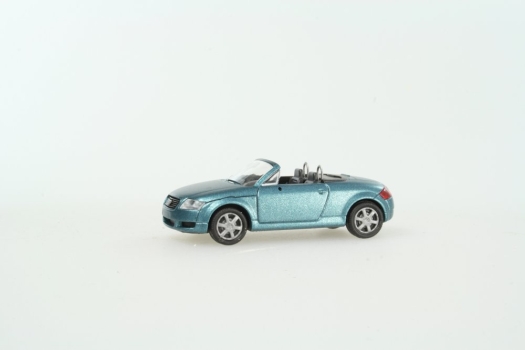 Audi cabriolet bleu