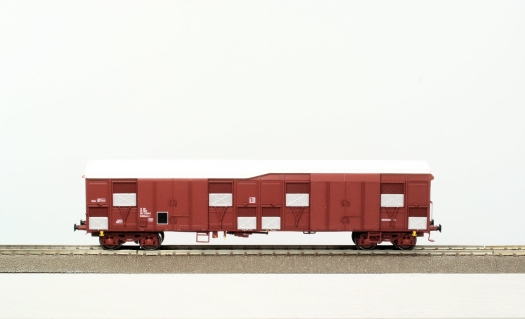 Wagon Gahkkss 19-6 livrée prototype brun UIC à toit blanc et volets d'aération inox SNCF