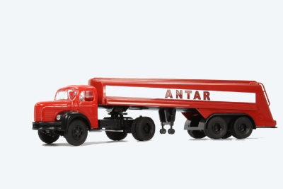 Camion BERLIET TLR 8 "ANTAR"