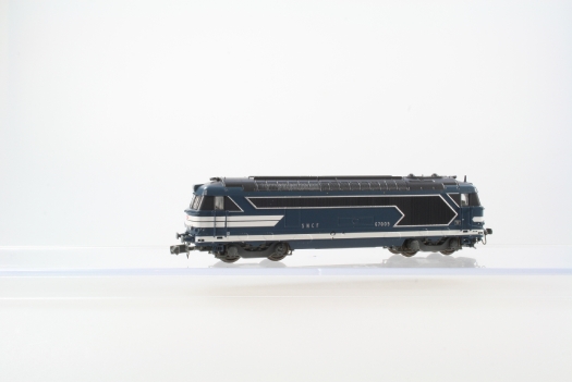 Locomotive diesel,BB 67009,livrée bleue à plaques,Nevers,SNCF,échelle N
