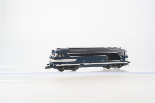 Locomotive diesel BB 67037,livrée bleue à plaques,Nîmes,Mistral,SNCF,Sound,échelle N