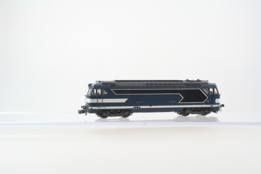 Locomotive diesel,BB 67311,livrée bleue à plaquesStrasbourg,SNCF,échelle N,Sound