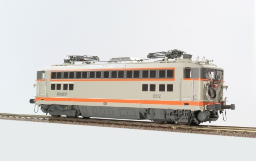 Locomotive électrique BB 8512 les Aubrais SNCF