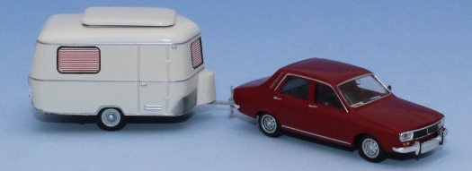 Renault 12 TL, rouge bordeaux, avec caravane Eriba Pan beige