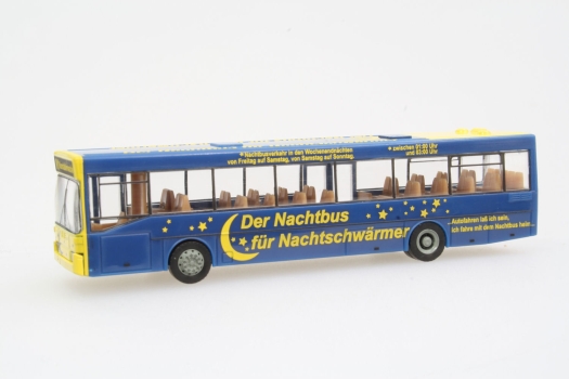 Autobus Nachtbus Frankfurt bleu + lune en N