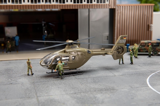 Hélicoptère militaire