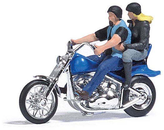 Moto américaine avec couple de motards
