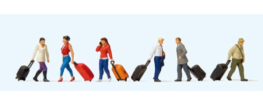 Voyageurs marchants avec des valises roulantes.
