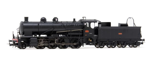 Locomotive à vapeur 140 C 158, avec tender 18 B 521 (région Ouest), livrée noire avec cercles de chaudière en laiton poli, ép. III
